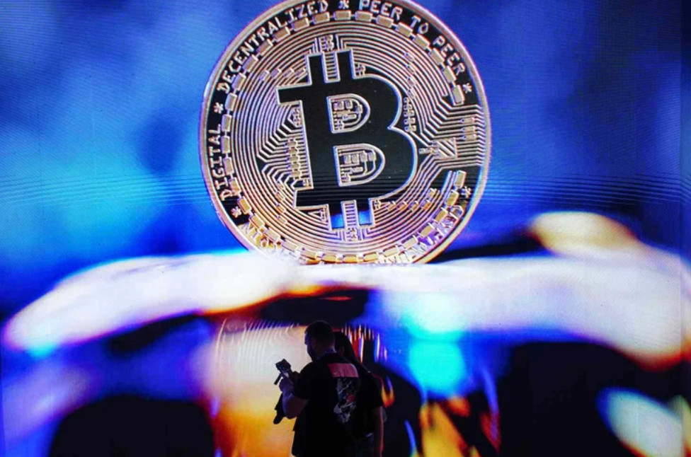 BTC 8 万美元关口，山寨季来了吗？机构买盘支撑反弹，但轮动信号仍弱